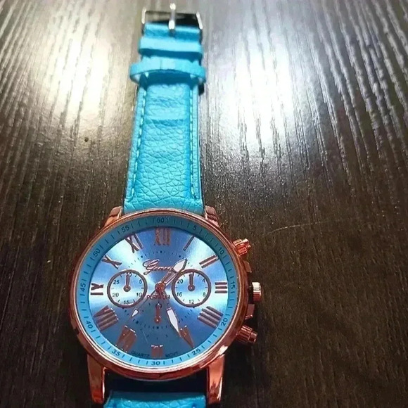 Blue women's watch - Picture 2 of 6